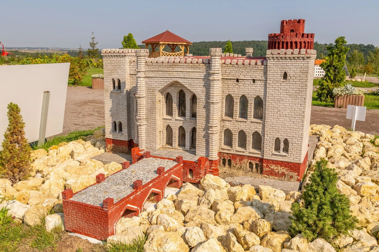 Zamki-Pałace-Historia-Budowle-