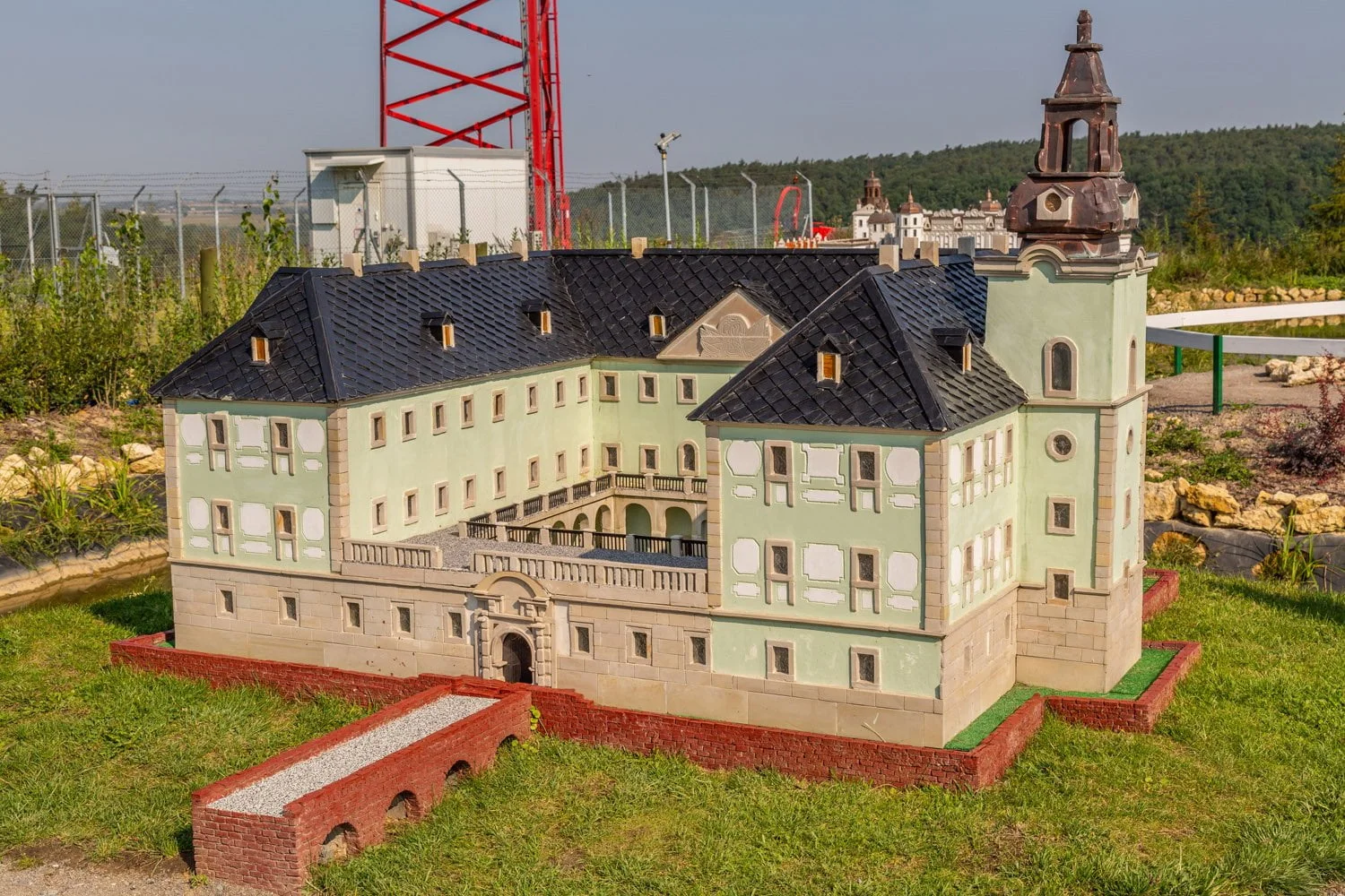 miniatury-zamki-palace-w-Baltowie-nowe-atrakcje-