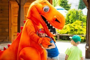 Dinozaur-w-Baltowie-maskotka