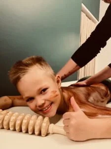 Bodhi Studio Masażu Bałtów - masaż dzieci gorącą czekoladą